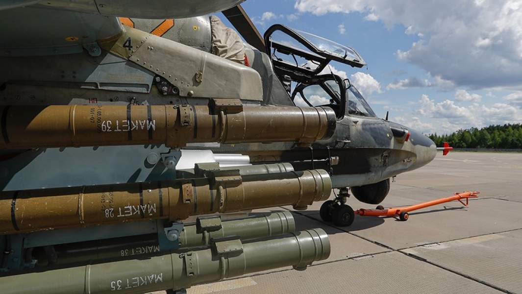 Противотанковые управляемые ракеты (ПТУР) «Атака» на вертолете Ка-52 «Аллигатор» на территории Летно-испытательного комплекса холдинга «Вертолеты России»