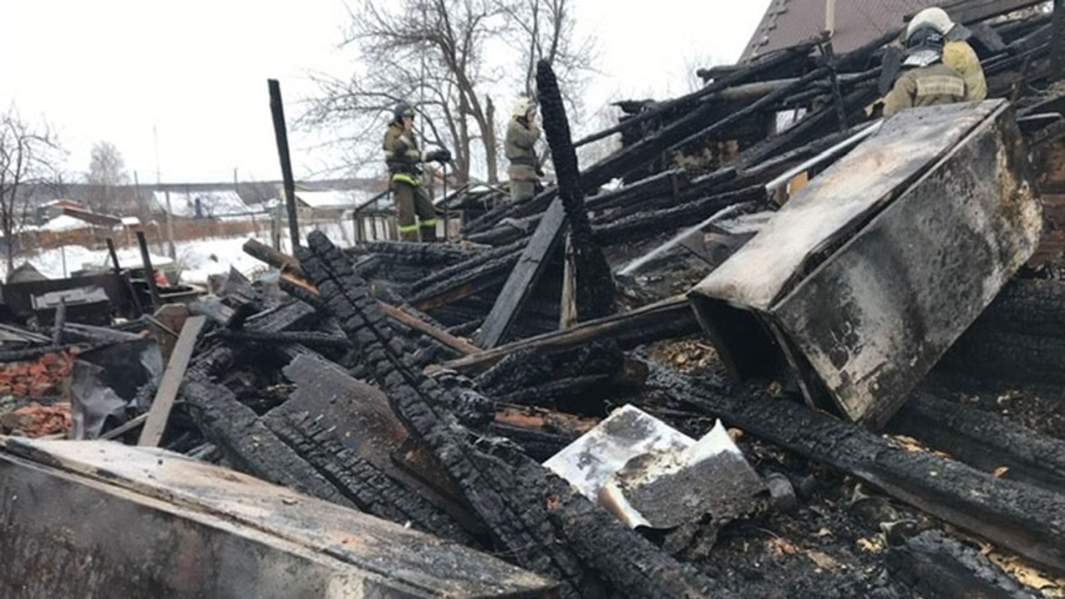 Сгоревший дом Натальи Галеевой