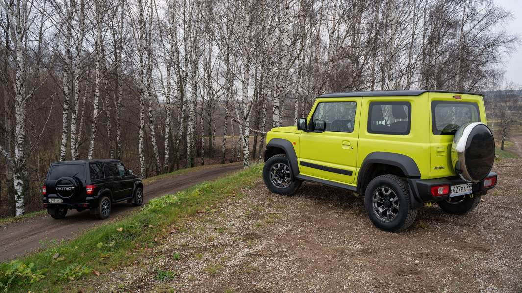 Заявленный клиренс у автомобилей одинаковый — 210 мм, однако у Jimny внедорожная геометрия лучше
