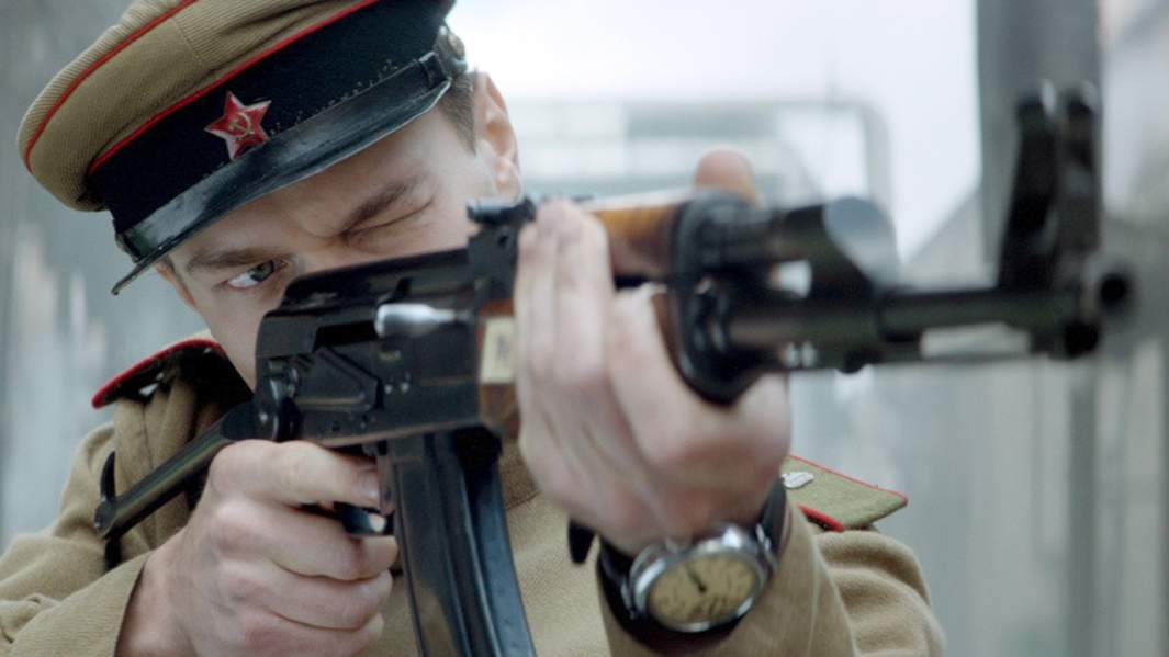 Кадр из фильма «Калашников»