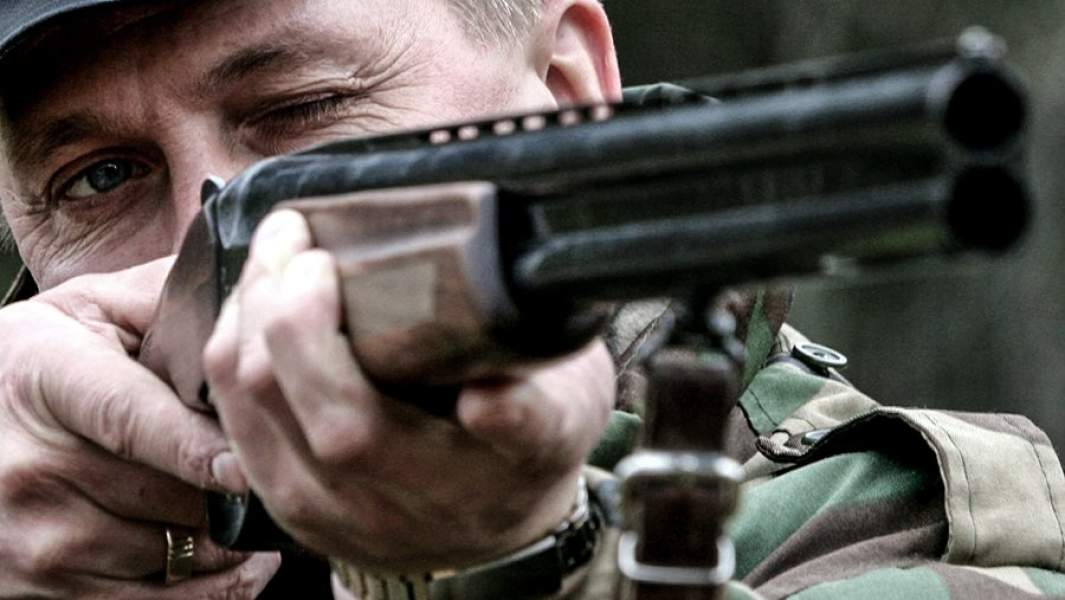 мужчина с ружьем