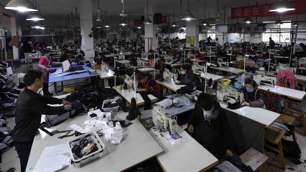 Одна из фабрик одежды в Китае