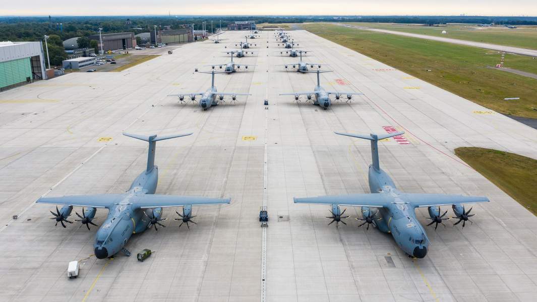 Airbus A-400M Atlas на стоянке авиабазы Вунсторф