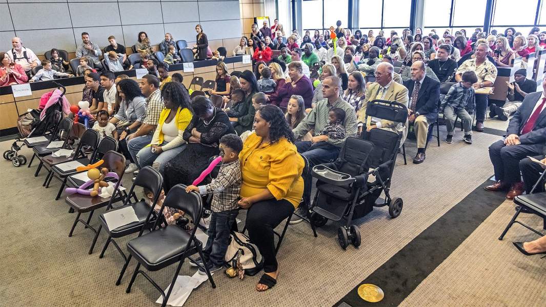 усыновление дети США