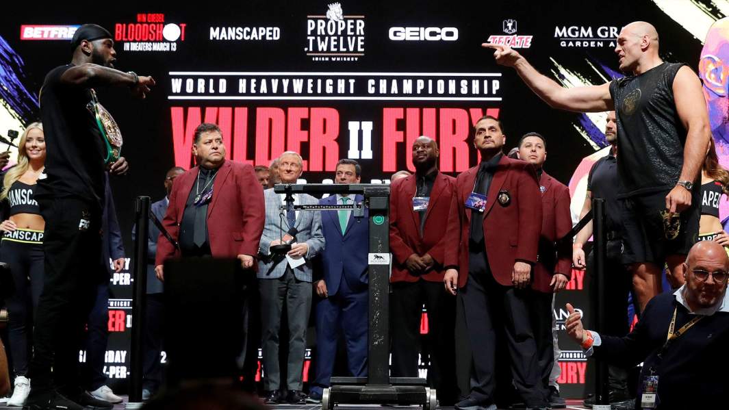 Деонтей Уайлдер и Тайсон Фьюри на процедуре взвешивания