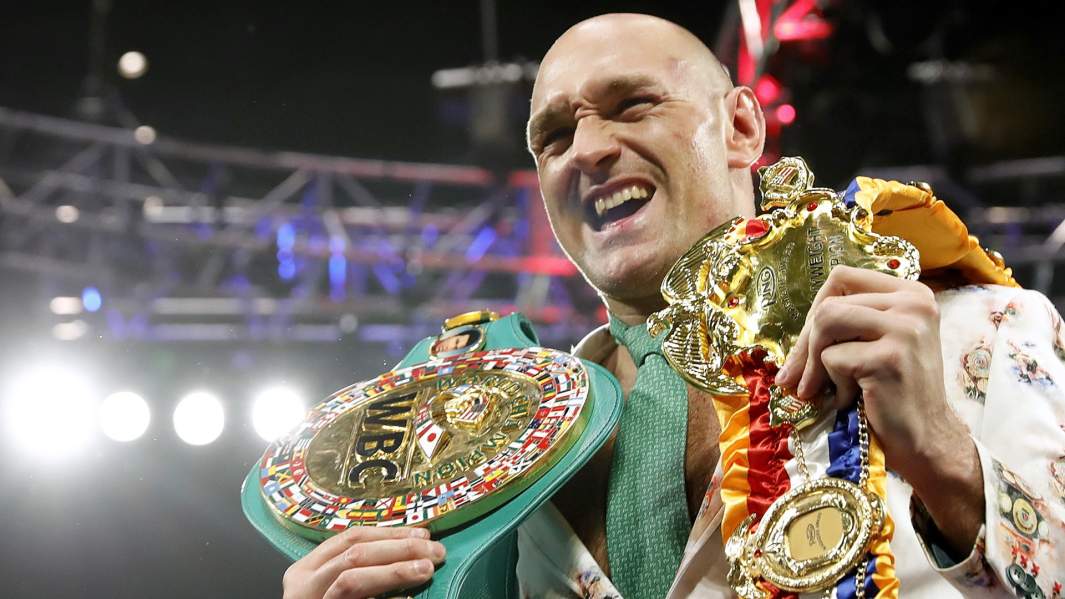 Тайсон Фьюри с чемпионскими поясами