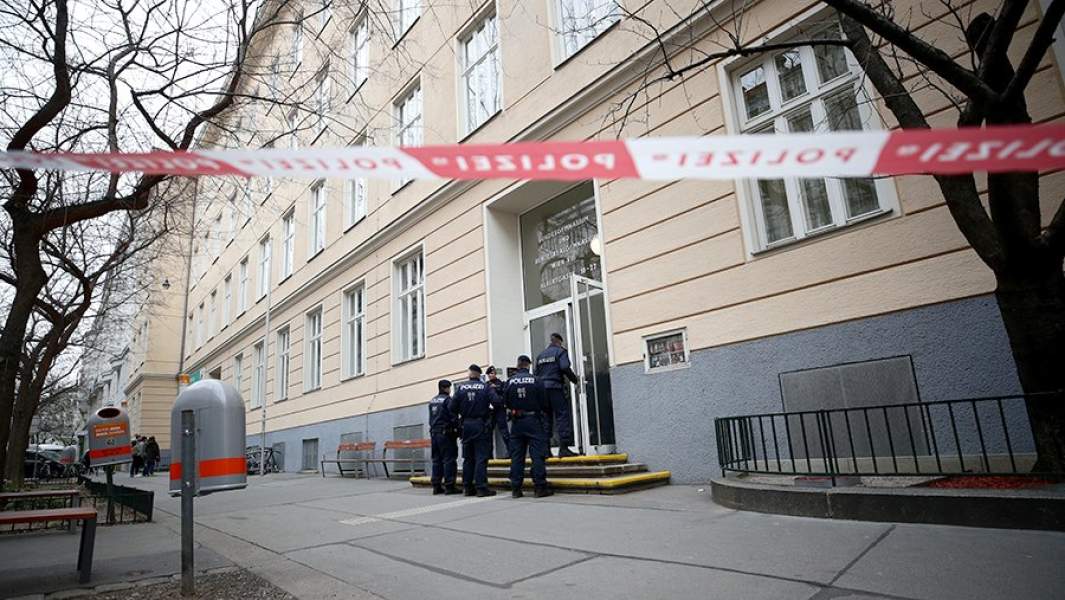 Закрытая на карантин школа в Вене, после того как один из учителей посетил Северную Италию