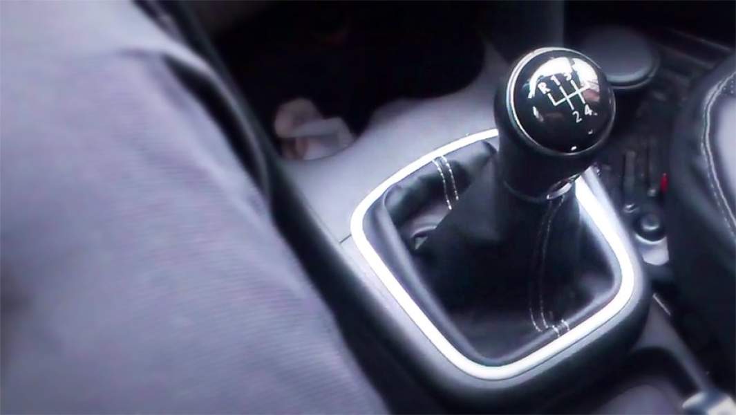 Рычаг МКПП автомобиля Volkswagen Polo