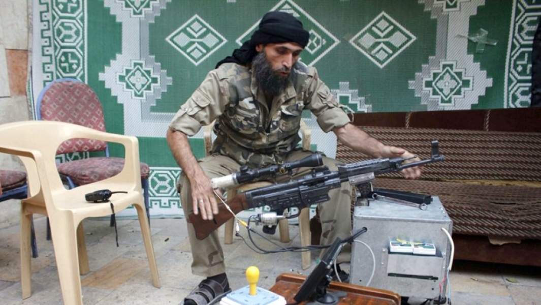 Иракский повстанец с немецкой штурмовой винтовкой времен Второй мировой войны StG-44