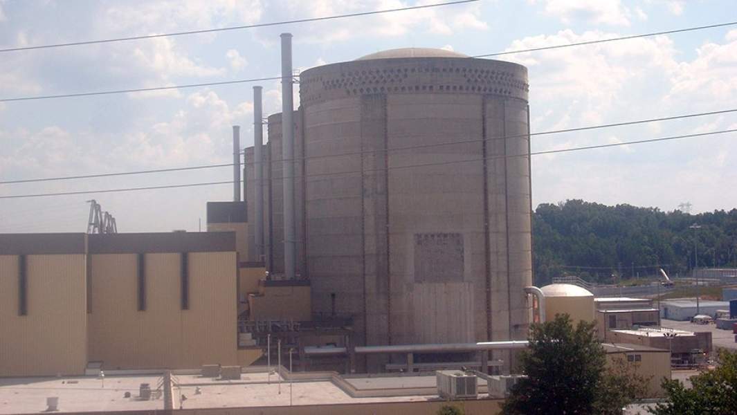АЭС Oconee, построенная в 1971 году и принадлежащая корпорации Duke Energy, в штате Южная Каролина 