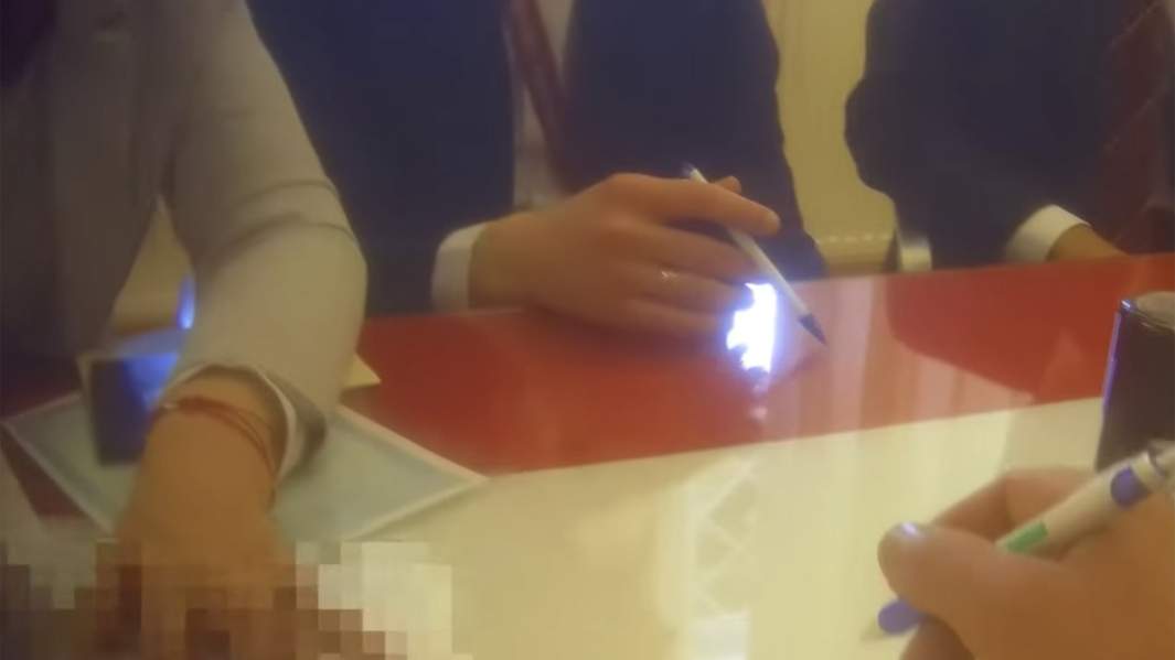 Скриншот с видео из консульства Венгрии в Берегове (Закарпатье) где гражданам Украины выдавали венгерские паспорта