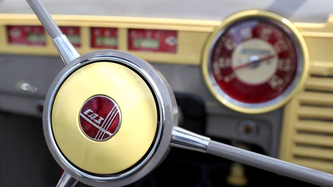 ретро автомобили руль логотип