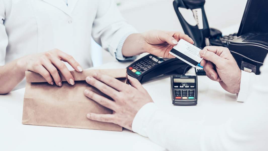 Принять доставку: онлайн-продажу рецептурных лекарств предложили внедрить в июле