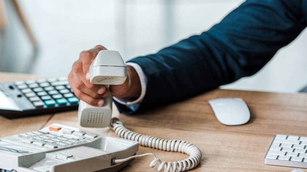 Идут по спискам: как мошенники обманывают тех, кто ищет помощи