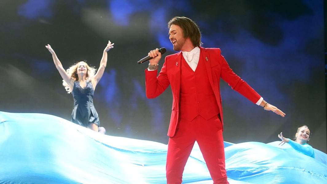 Певец Александр Панайотов выступает на открытии XXVIII Международного фестиваля искусств «Славянский базар в Витебске»