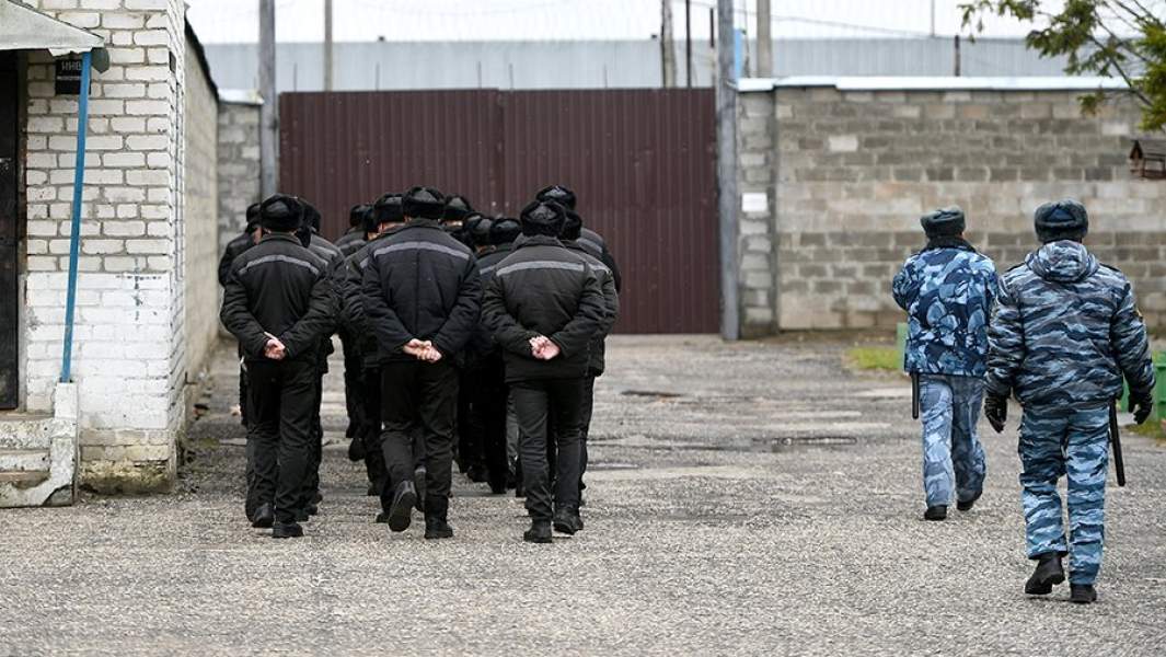 Заключенные исправительной колонии