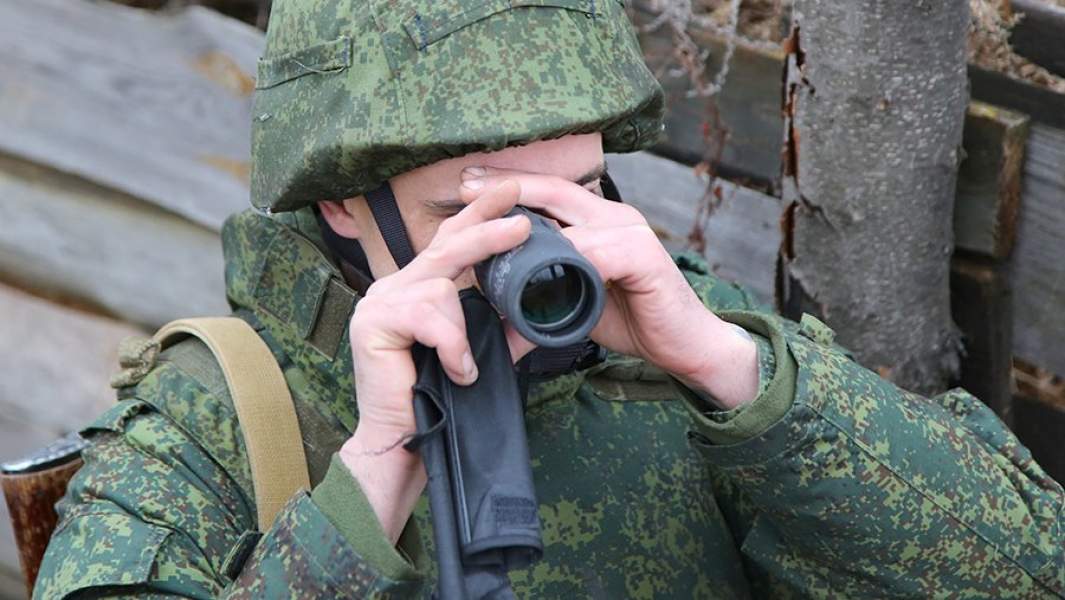 Военнослужащий Народной милиции ДНР на позиции
