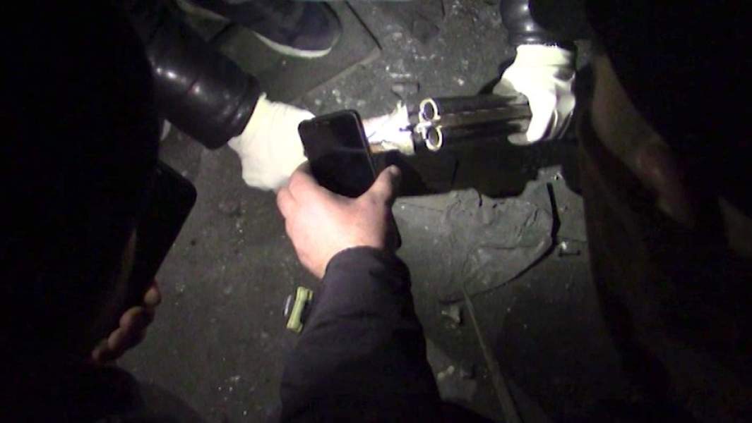 Огнестрельное оружие, изъятое сотрудниками ФСБ РФ в ходе задержания подростков, планировавших совершить вооруженное нападение на школу