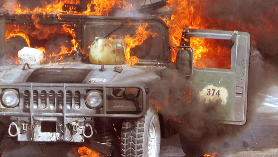 Американский бронеавтомобиль Humvee, уничтоженный в ходе первой битвы за Фаллуджу. Апрель 2004 года