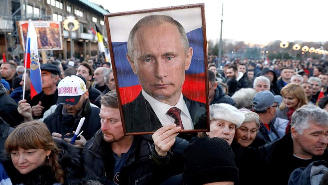 Акция в поддержку отношений России и Сербии во время визита президента РФ Владимира Путина в Сербию