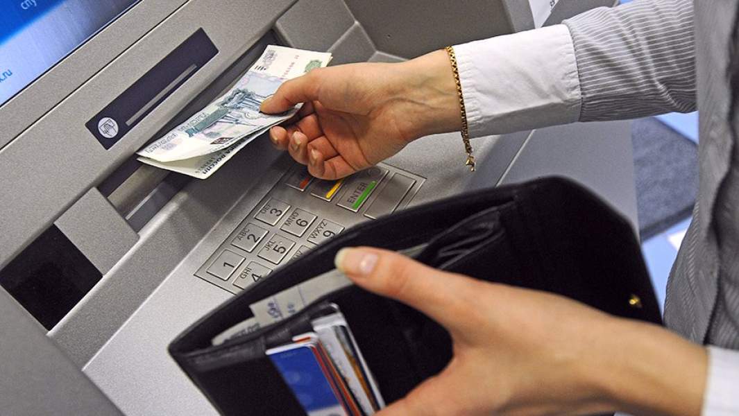 Снятие денег через банкомат
