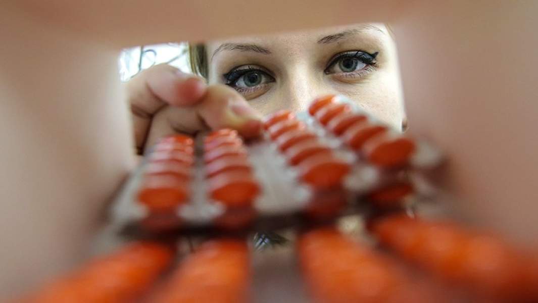 Сотрудница аптечного гипермаркета