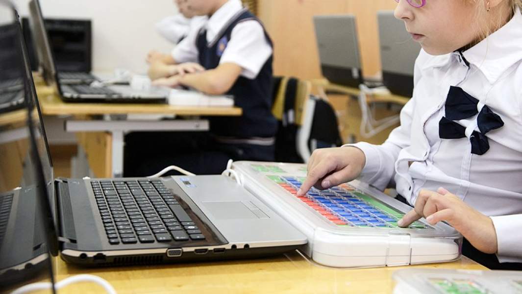 Дети на уроке русского языка 