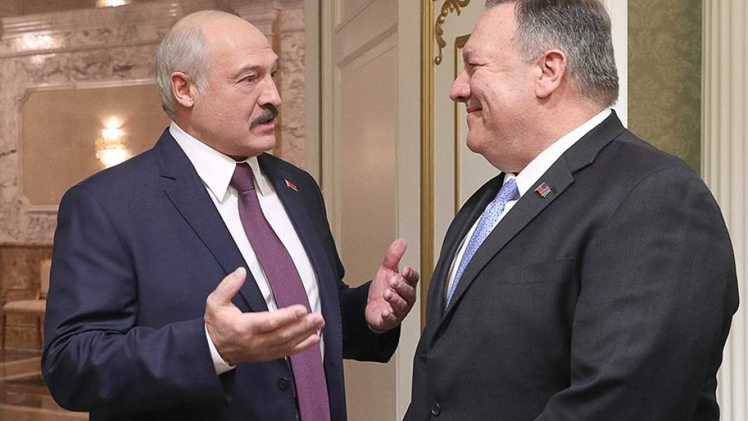 Президент Белоруссии Александр Лукашенко и госсекретарь США Майк Помпео во время встречи. 1 февраля 2020 года