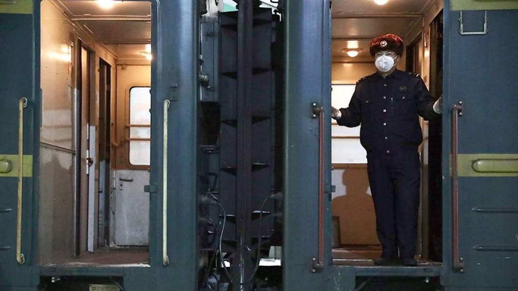 Карантин на вокзалах москвы. Поезд москва. Московский вокзал адлер санкт-петербург поезд. Электричка ржд. Поезд брянск москва зимой.