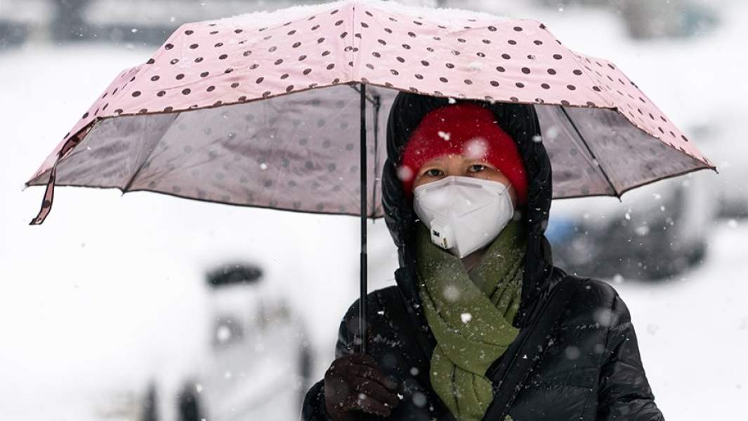 женщина в маске