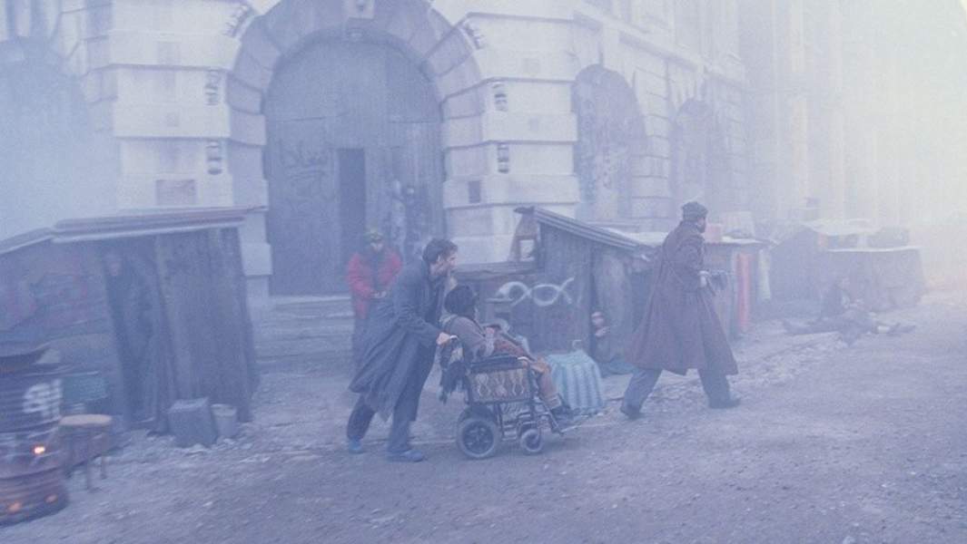 Кадр из кинофильма «Дитя человеческое»