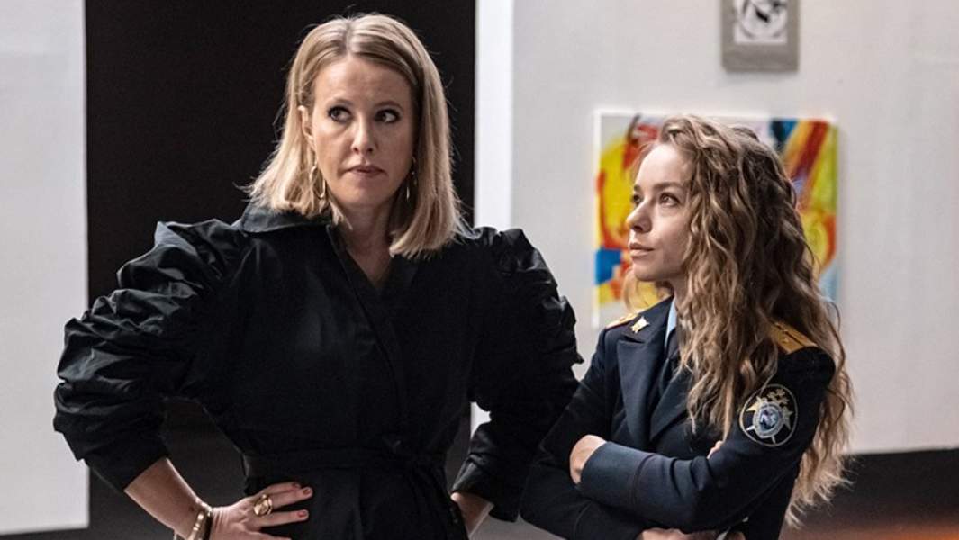 Актрисы Ксения Собчак и Рина Гришина в фильме «Номер один»