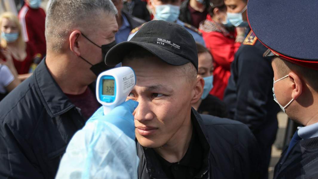 Корона давит: опасный вирус расползается по Казахстану