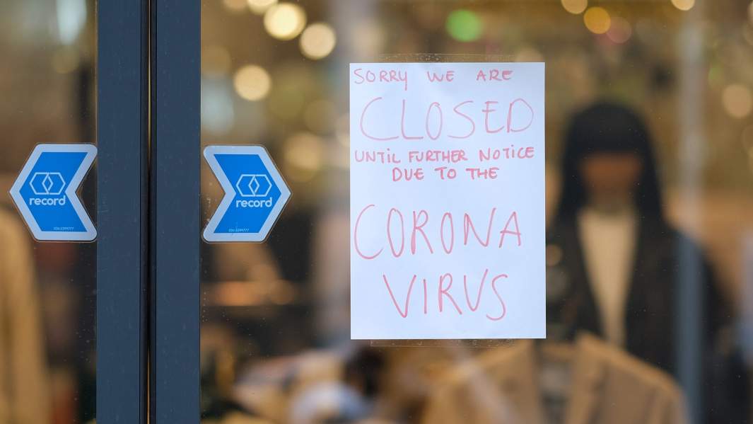 Закрытый из за короновируса магазин