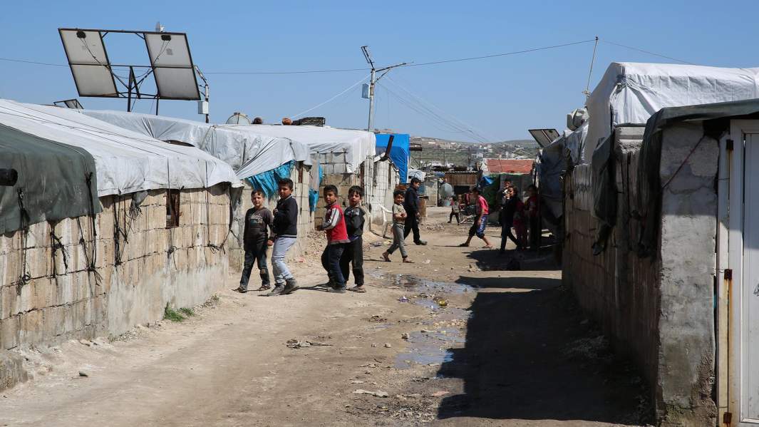 Пожар в степи: проник ли коронавирус в лагерь беженцев в Сирии