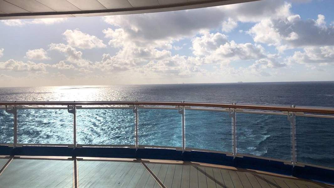 Вид с палубы круизного лайнера Princess