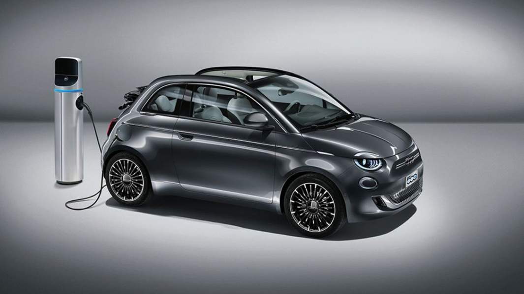 От мощного терминала батарею Fiat 500e можно зарядить за полчаса