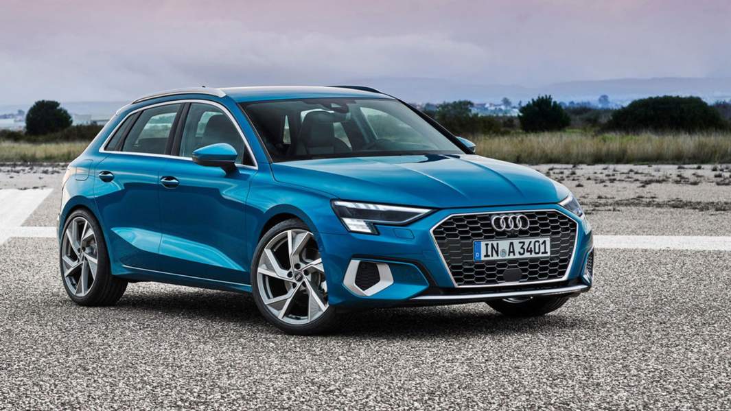 Первоначально для A3 предлагают 150-сильный бензиновый турбомотор и дизель мощностью 116 или 150 лошадиных сил. Оба с «механикой» или «роботом»