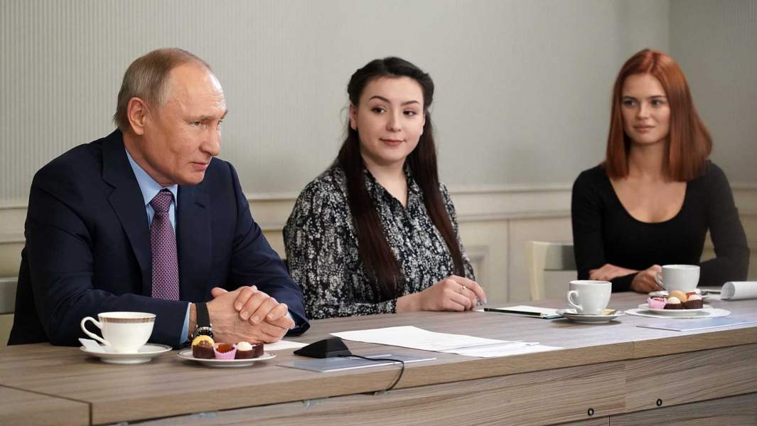 Президент РФ Владимир Путин во время встречи с представителями общественности Ивановской области