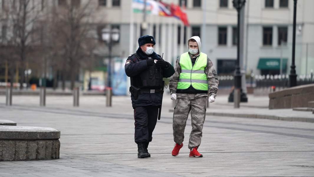 За всеми парами: полиция будет провожать до дома нарушителей карантина