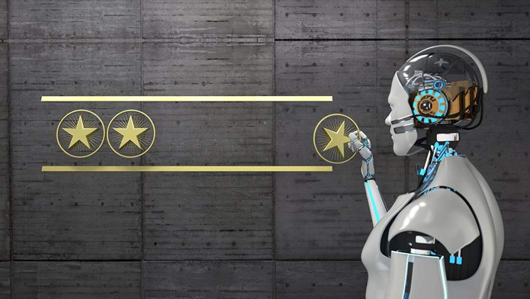 Робот со звездами оценки отеля