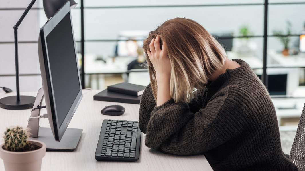 Просто рядом послежу: бывшие мужья терроризируют женщин в России