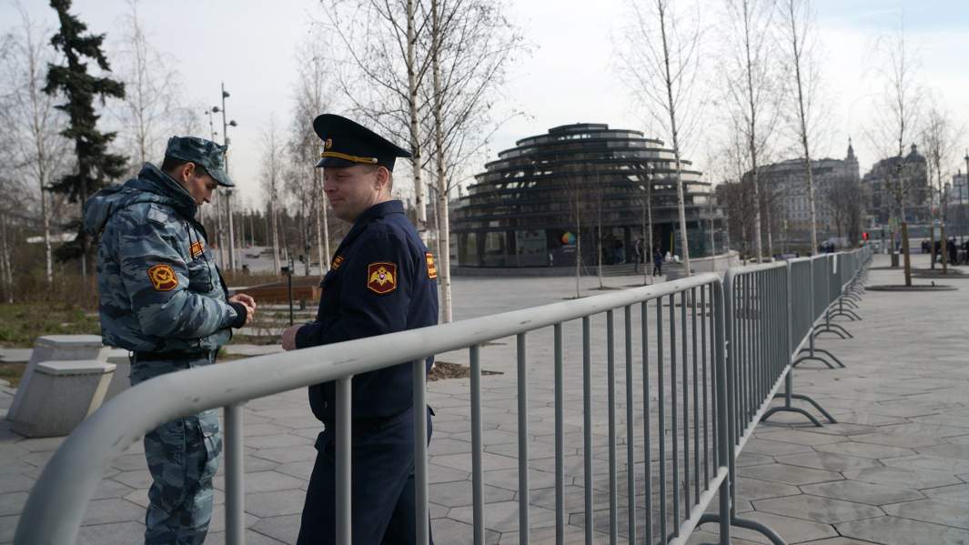 За всеми парами: полиция будет провожать до дома нарушителей карантина