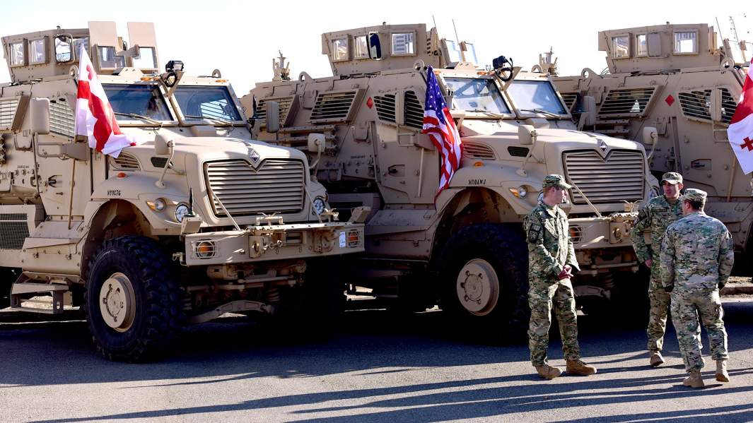 Военная техника в совместном центре тренировок и оценок Грузия-НАТО (JTEC) на территории военной базы в Крцаниси