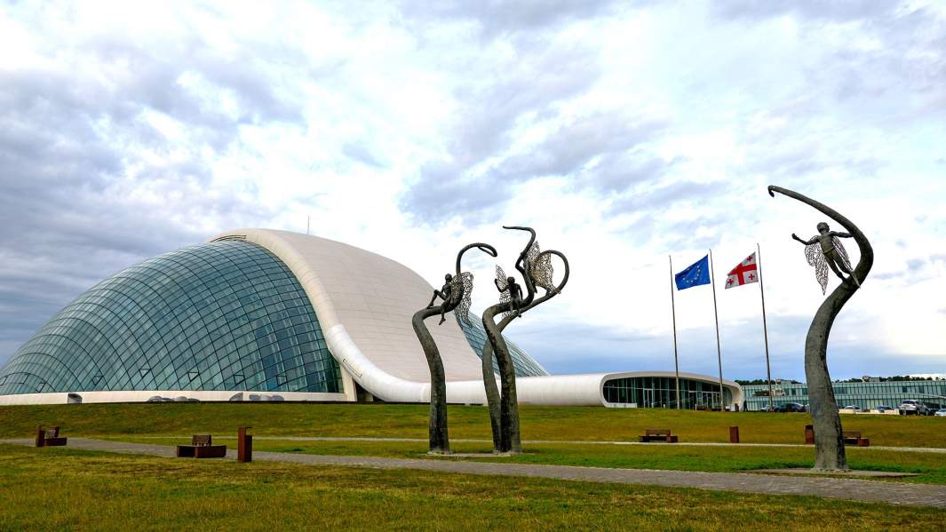 Современное здание Парламента Грузии в Кутаиси