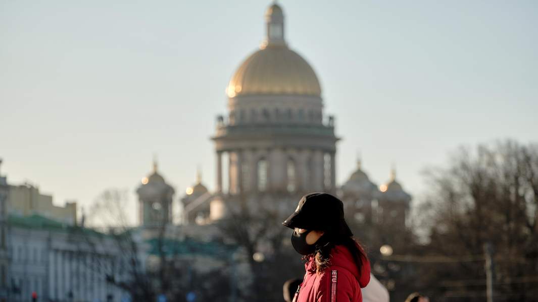 питер короновирус турист маска