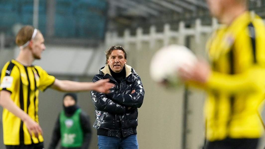 Главный тренер ФК «Химки» Сергей Юран