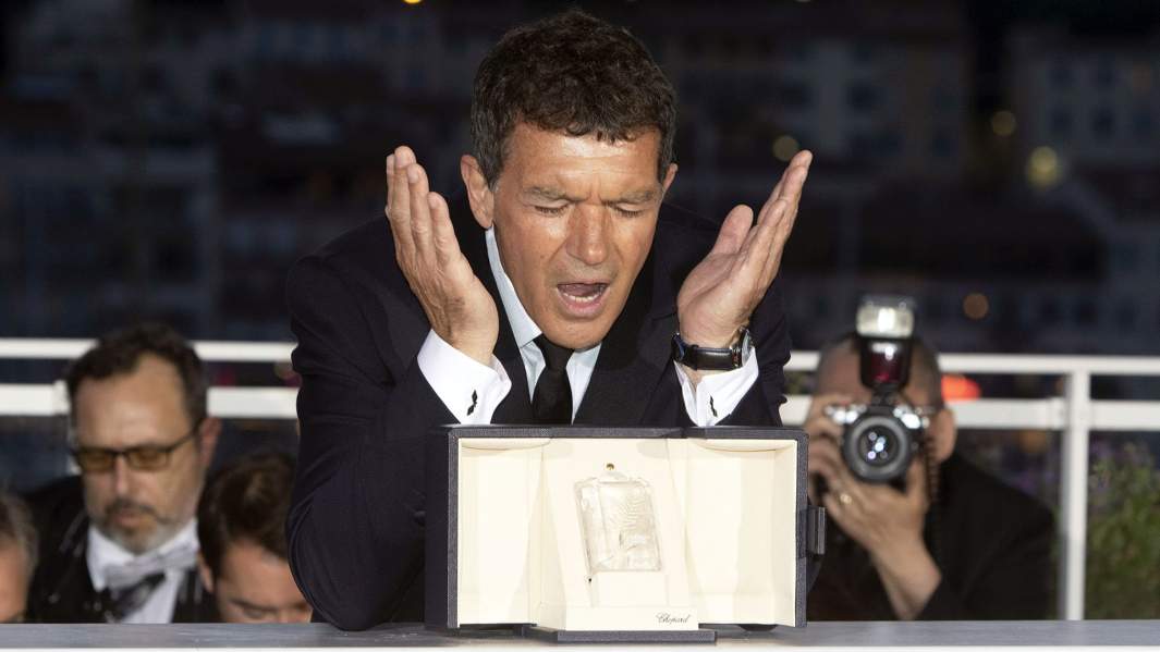 Антонио Бандерас с призом лучшему актеру Канн-2019