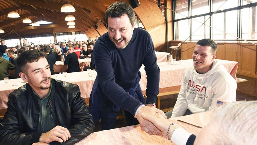 Министр внутренних дел Италии Маттео Сальвини во время визита в коммуну Сан-Патриньяно