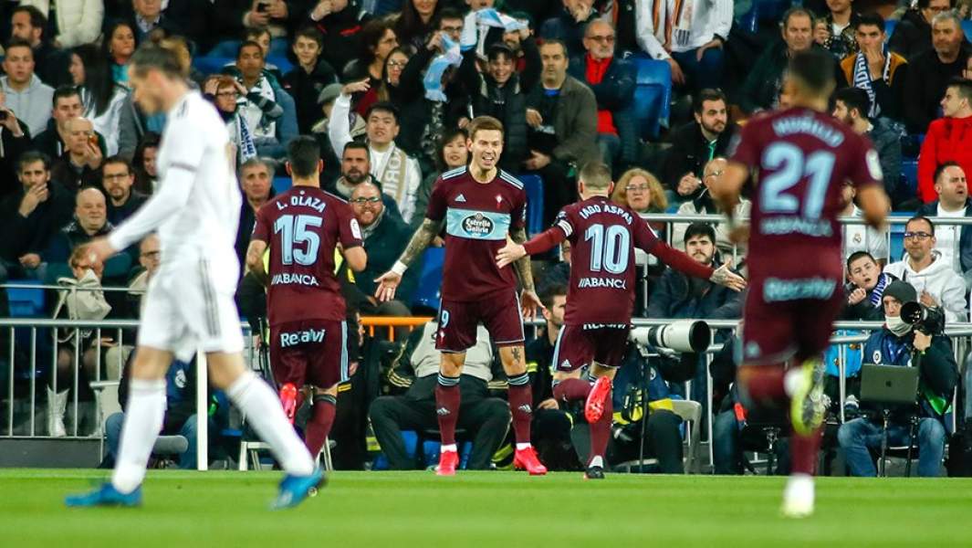 Игрок «Сельты» Федор Смолов (в центре) в матче чемпионата Испании между «Реал Мадридом» и «Сельтой»